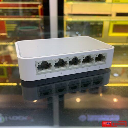 ảnh chụp cổng kết nối của Switch TP-Link TL-SF1005D