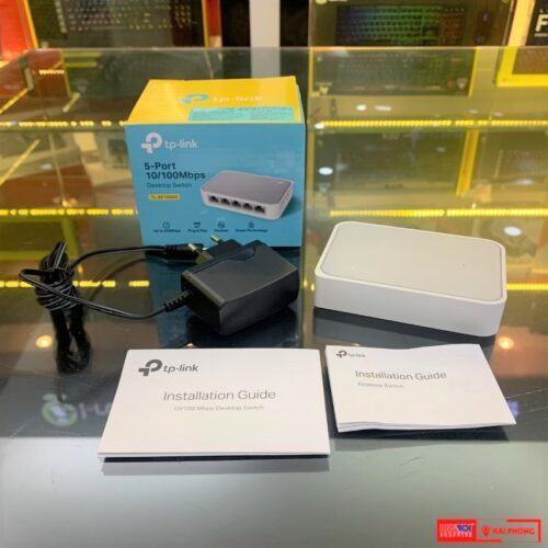 ảnh chụp Switch TP-Link TL-SF1005D cùng phụ kiện đi kèm