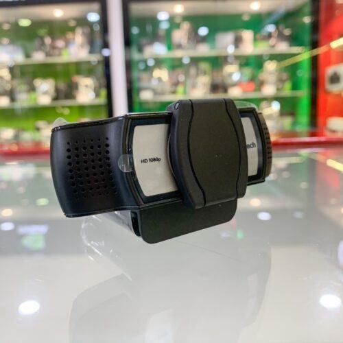 Webcam Logitech HD Pro C930e khi che camera