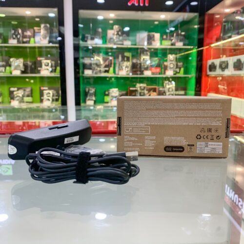 đằng sau Webcam Logitech C925e cùng vỏ hộp