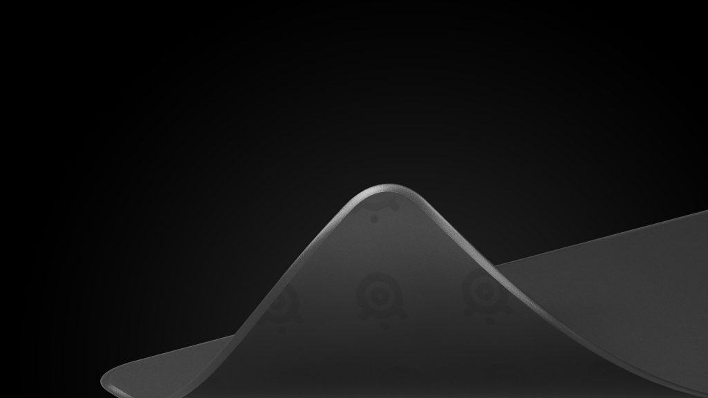 Bàn di chuột SteelSeries QcK Edge Medium 63822 (270 x 320 x 2mm) có đế cao su chắc chắn