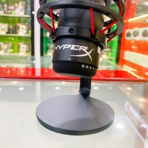 ảnh chụp logo hyper X trên Microphone Kingston HyperX Quadcast Gaming Black Red
