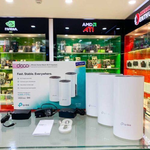 ảnh chụp Bộ phát wifi mesh TP-Link Deco E4 (3-Pack) cùng phụ kiện đi kèm