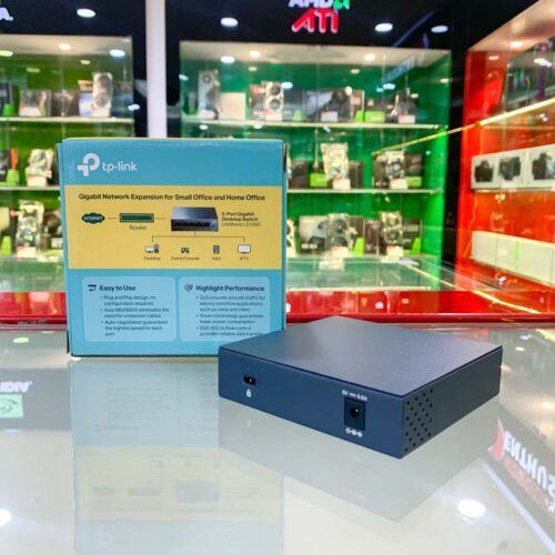 ảnh chụp mặt sau Switch TP-Link LS105G cùng hộp sản phẩm