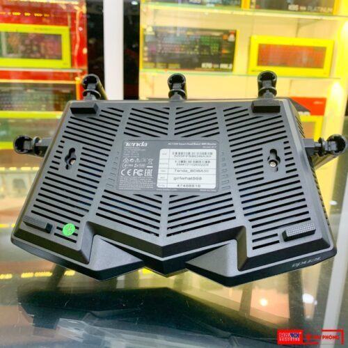 ảnh chụp mặt đáy Bộ phát wifi Tenda AC7