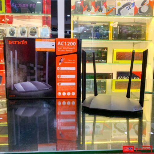 ảnh chụp Bộ phát wifi Tenda AC8 cùng hộp sản phẩm