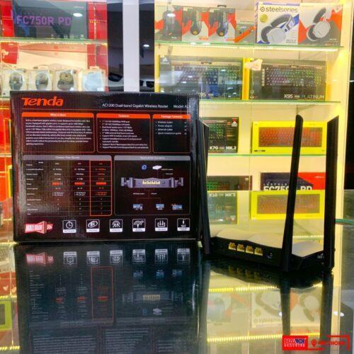 ảnh chụp mặt sau Bộ phát wifi Tenda AC8 cùng hộp sản phẩm