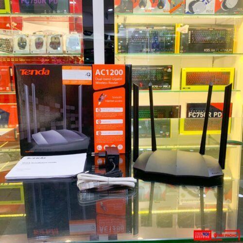 ảnh chụp Bộ phát wifi Tenda AC8 cùng phụ kiện đi kèm