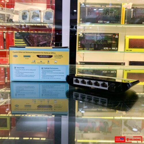phía sau Switch TP-Link TL-SG1005D 5 Port 10/100/1000 Mbps cùng hộp sản phẩm