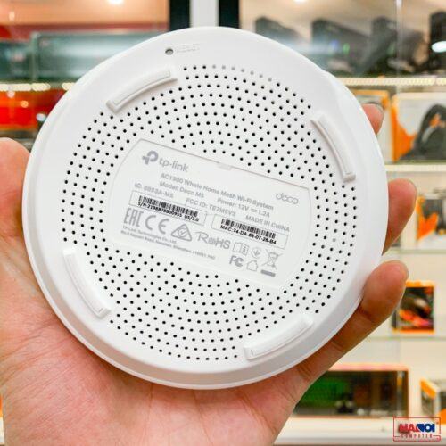 ảnh chụp trên tay mặt đáy Router TP-Link Deco M5 2-Pack (AC1300)