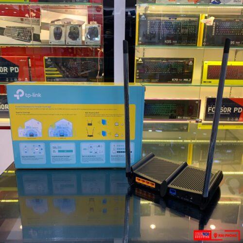 ảnh chụp mặt sau Bộ phát wifi TPlink TL-WR841HP Wireless N 300Mbps  cùng hộp sản phẩm