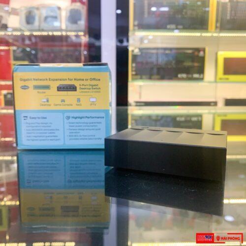 ảnh chụp mặt sau Switch TP-Link LS1005G 5 Port 10/100/1000Mbps cùng hộp sản phẩm