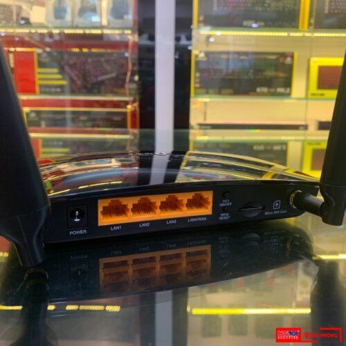 ảnh chụp cận cảnh cổng kết nối của Bộ phát 4G TP-LinkTL-MR6400 Wireless N300 Mbps