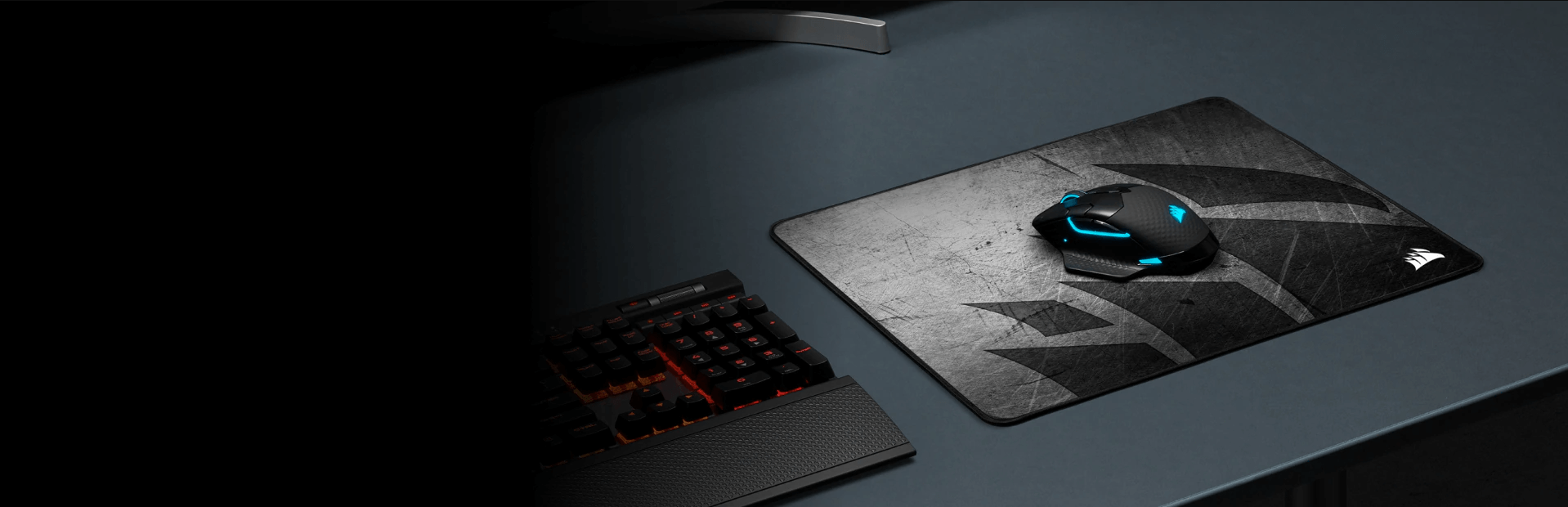 Bàn di chuột Corsair MM300 PRO Medium 360(L) x 300(W) x 3.0(H) mm - CH-9413631-WW có kích thước nhỏ gọn, vừa phải