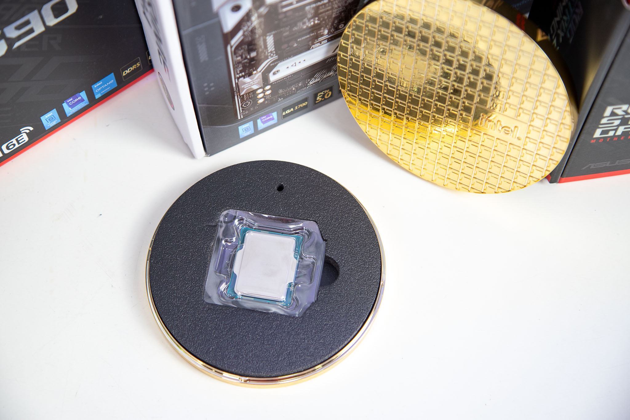 CPU Intel Core i9-12900K (3.9GHz turbo up to 5.2Ghz, 16 nhân 24 luồng, 30MB Cache, 125W) - Socket Intel LGA 1700/Alder Lake)