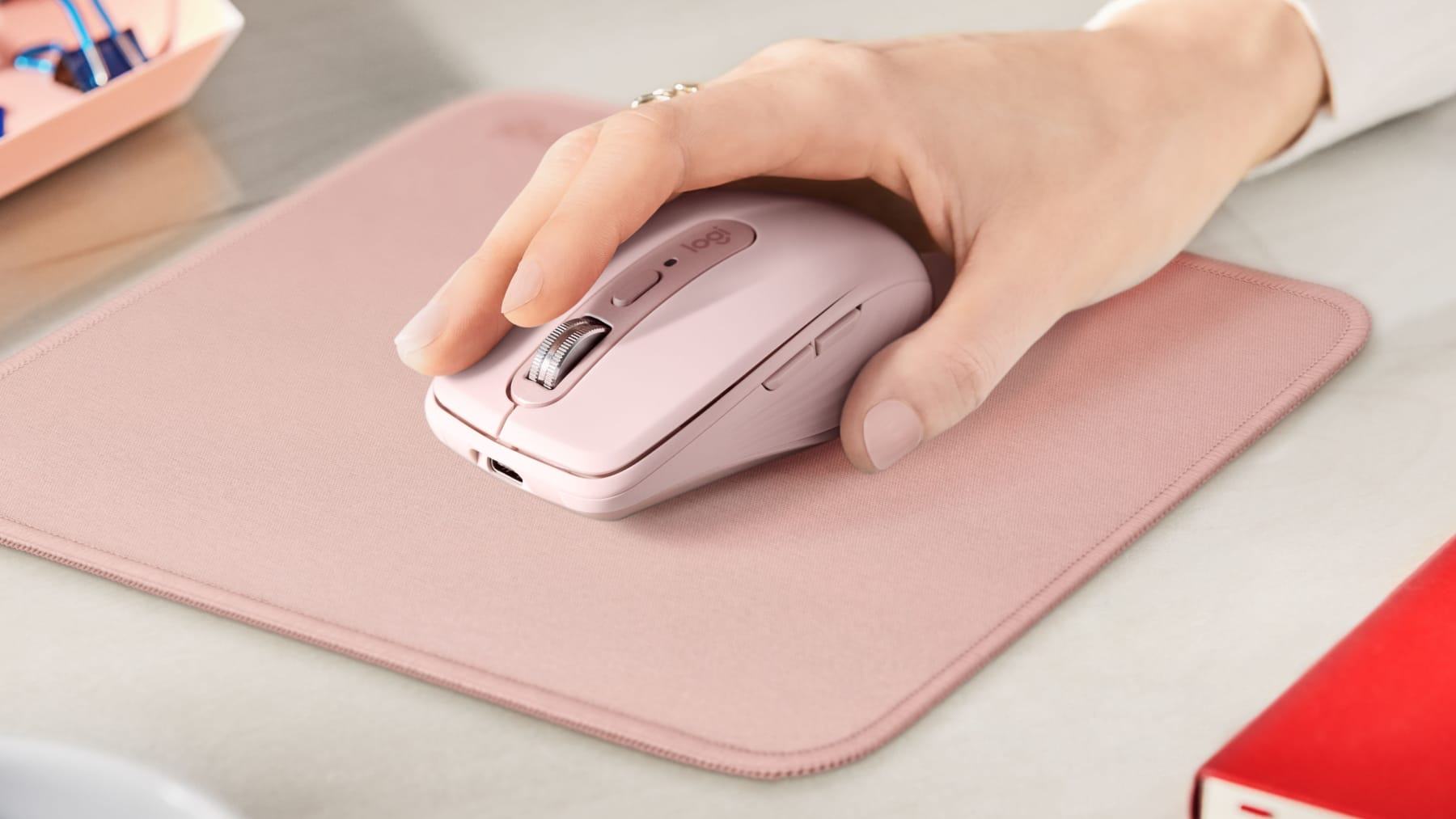 Bàn di chuột Logitech studio series - Hồng (956-000033) 1