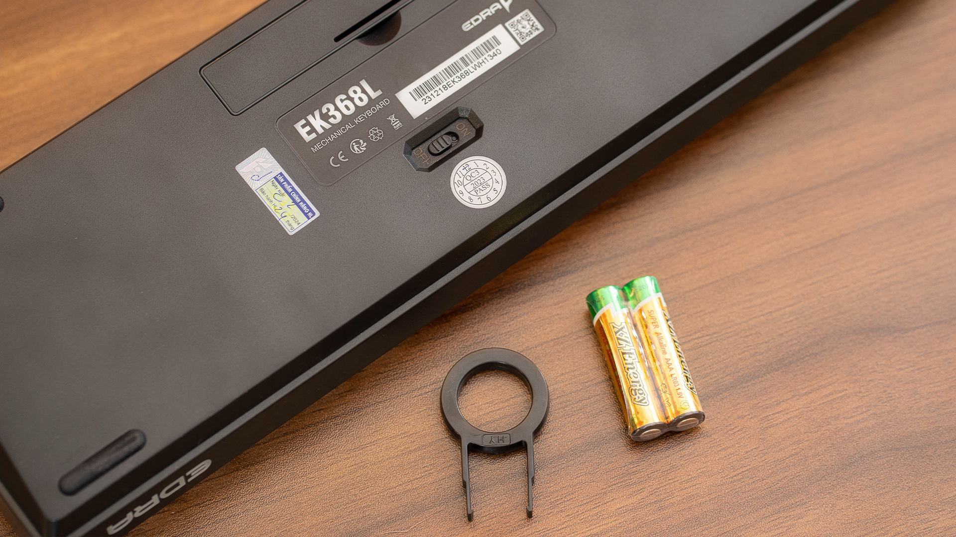 ban-phim-co-khong-day-edra-ek368l-black-white6-1 Bàn phím cơ không dây EDRA EK368L Black White 6